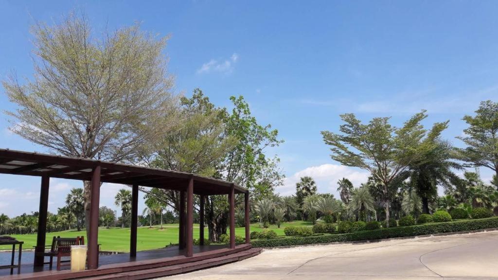 Hotel Suwan Golf & Country Club Nakhon Pathom Exterior foto