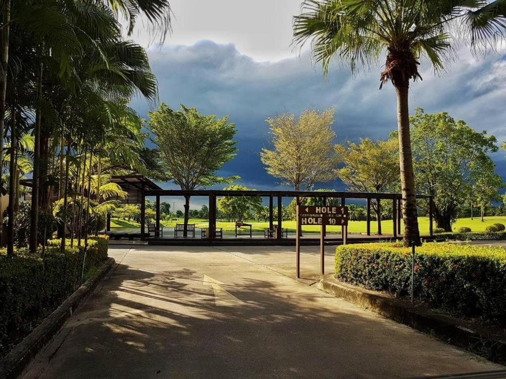 Hotel Suwan Golf & Country Club Nakhon Pathom Exterior foto